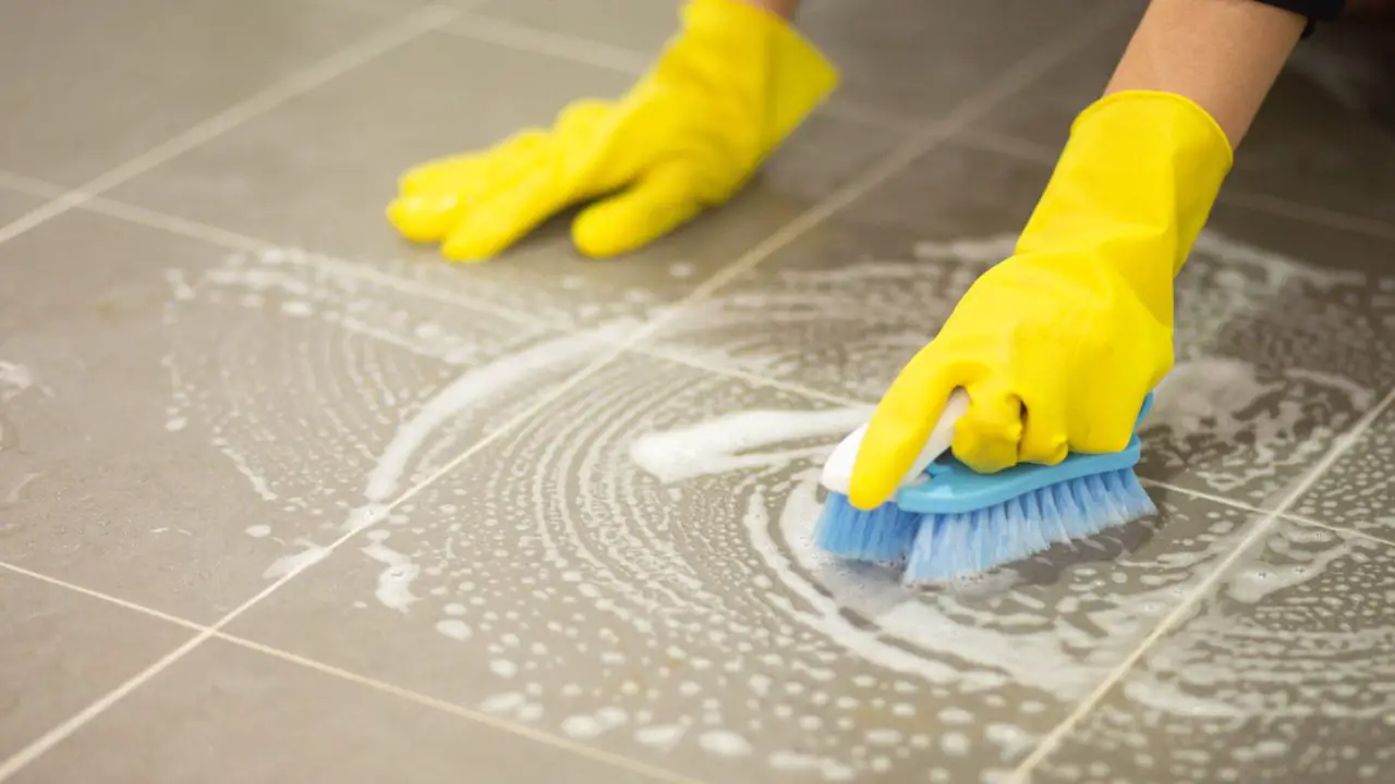 "Optimisez la durabilité de vos surfaces en appliquant des traitements spécifiques avec Affyn à La Chevrolière. Nos carreleurs experts vous conseillent pour protéger et embellir vos revêtements efficacement."