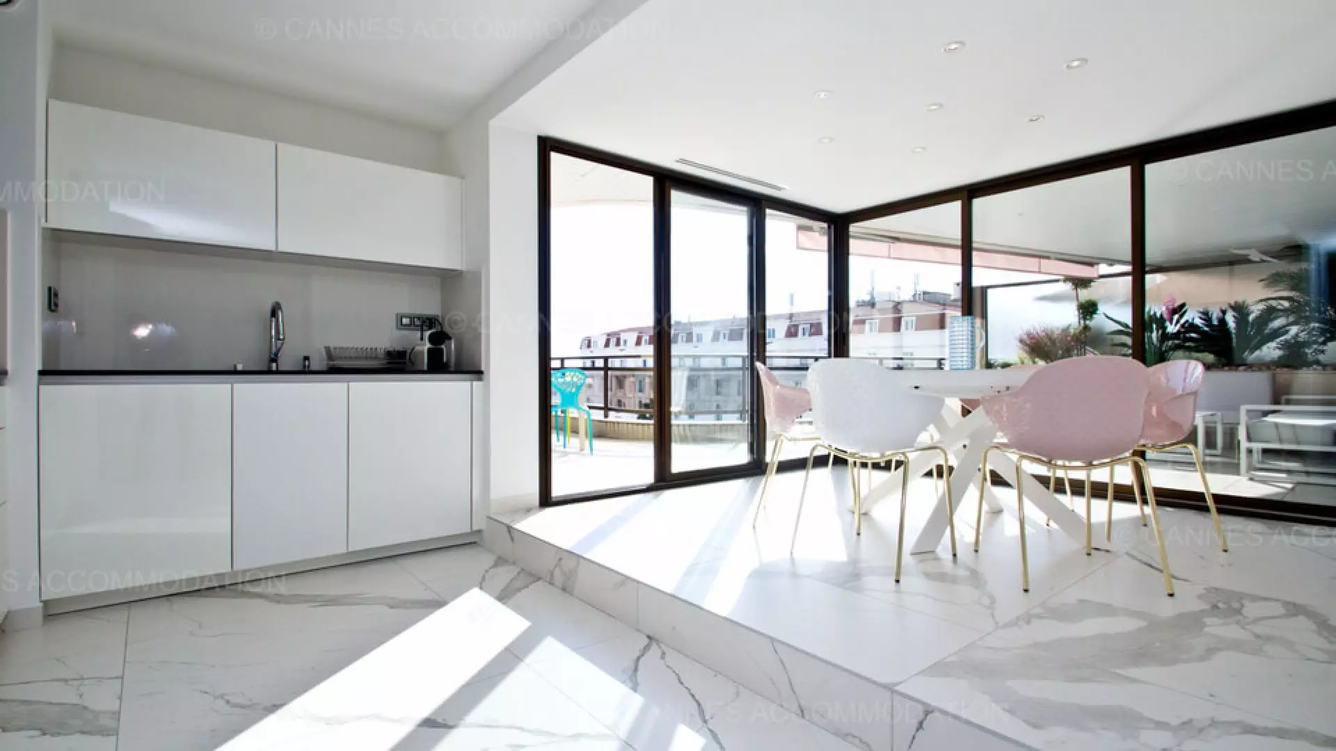 " Transformez vos espaces intérieurs avec des carrelages modernes et élégants. Chez Affyn à Assérac, nos carreleurs allient savoir-faire et matériaux de qualité pour des réalisations confortables et durables."