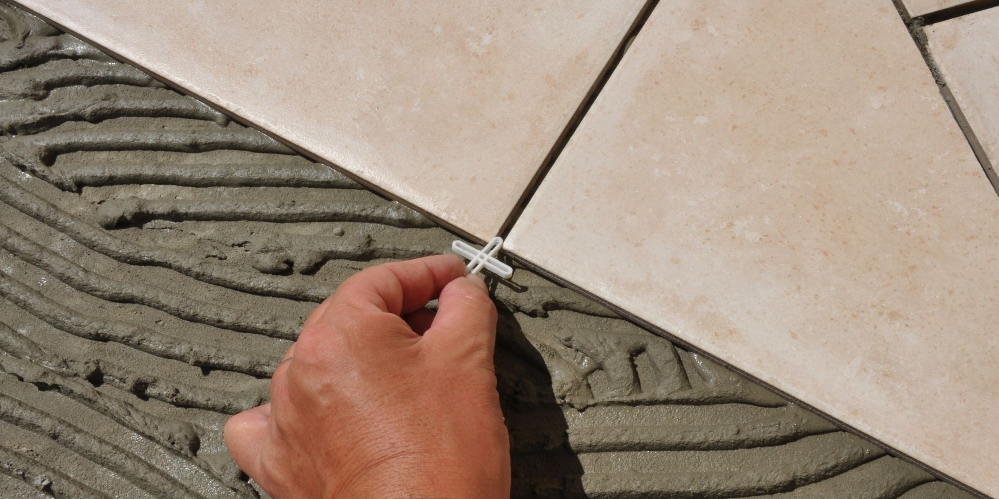 Profitez d'une pose de carrelage précise et durable grâce à des équipements de pointe. Chez Affyn à Boussay, nos carreleurs allient savoir-faire et innovations pour garantir un résultat soigné et esthétique.