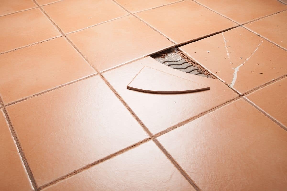  Redonnez vie à vos surfaces grâce à un service de réparation précis et soigné. Chez Affyn à Carquefou, nos carreleurs experts remplacent et restaurent vos carreaux endommagés pour un résultat impeccable et durable."