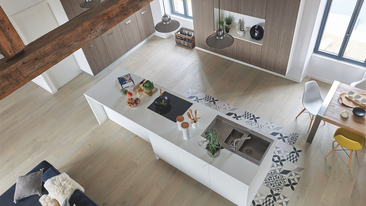 "Sublimez vos espaces avec des carrelages modernes et tendances. Chez Affyn à Guérande, nos carreleurs utilisent des matériaux de pointe pour des réalisations élégantes et durables, adaptés à vos envies."