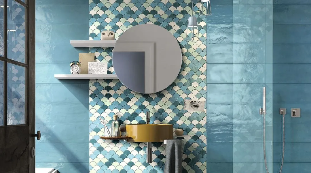 "Transformez votre salle de bains en un espace unique grâce à des mosaïques sur mesure. Chez Affyn à La Chapelle-des-Marais, nos carreleurs réalisent des poses soignées pour un rendu élégant et personnalisé."