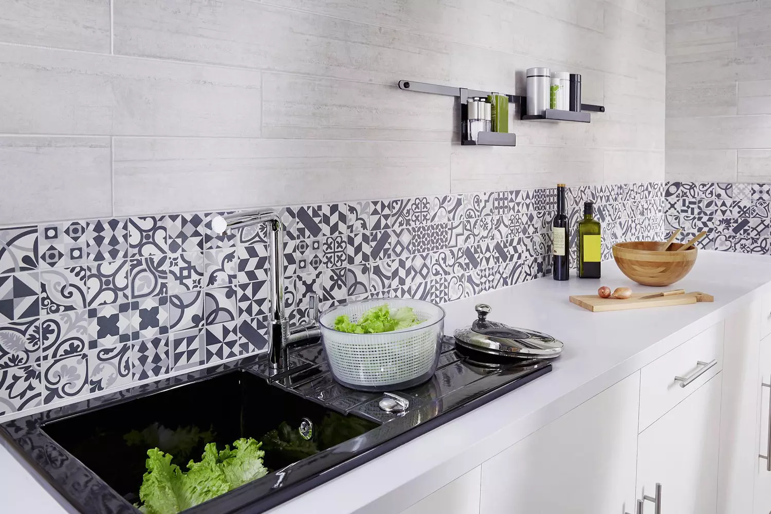 "Alliez design et praticité pour votre cuisine à La Chapelle-Heulin grâce aux experts carreleurs d'Affyn. Des solutions sur-mesure pour un carrelage élégant et durable qui sublime votre espace culinaire."