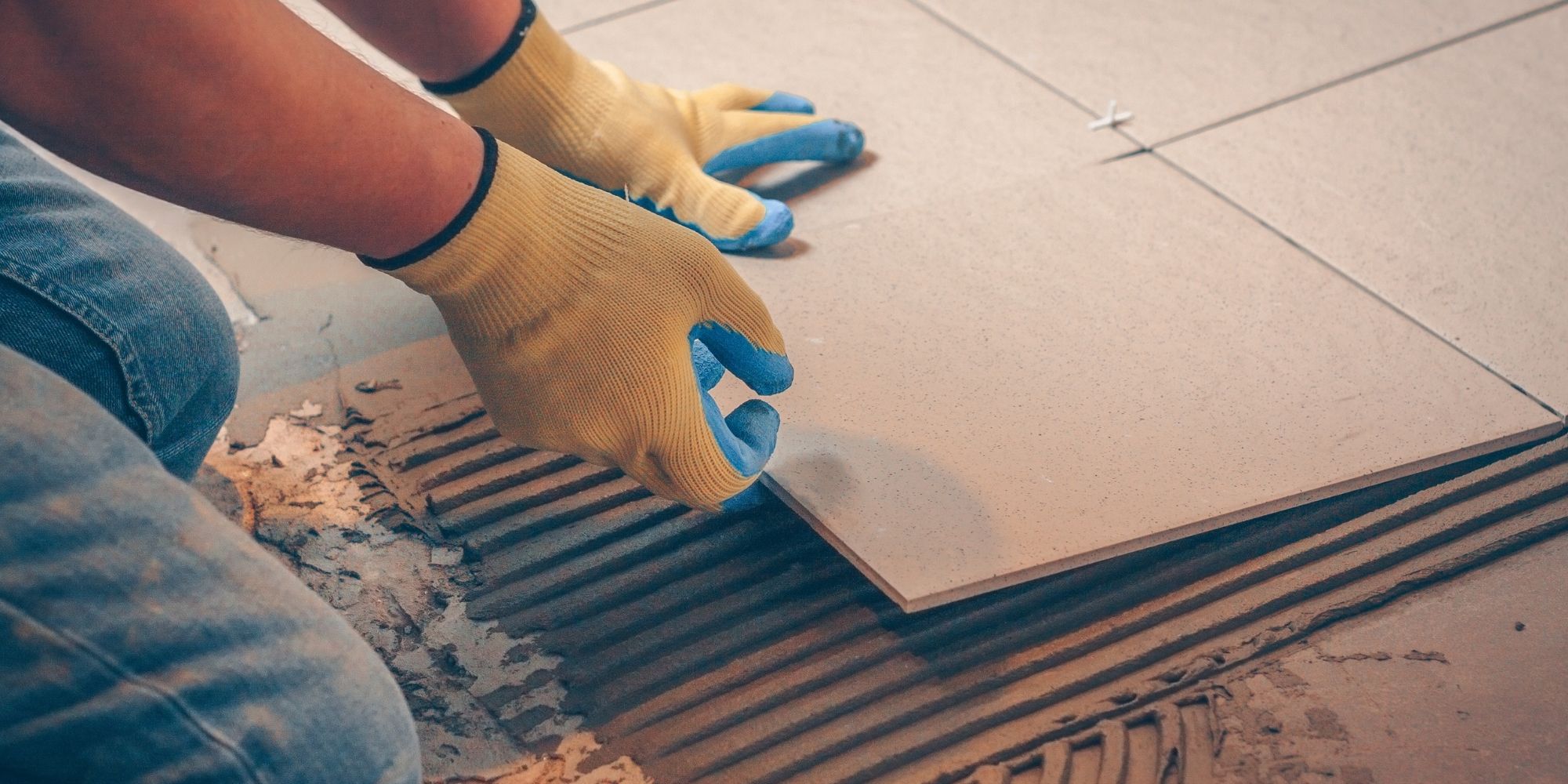 " De la préparation du support à la pose finale du carrelage, nos experts assurent un travail précis et soigné. Affyn à Saint-Nazaire vous accompagne à chaque étape pour un résultat durable et esthétique."